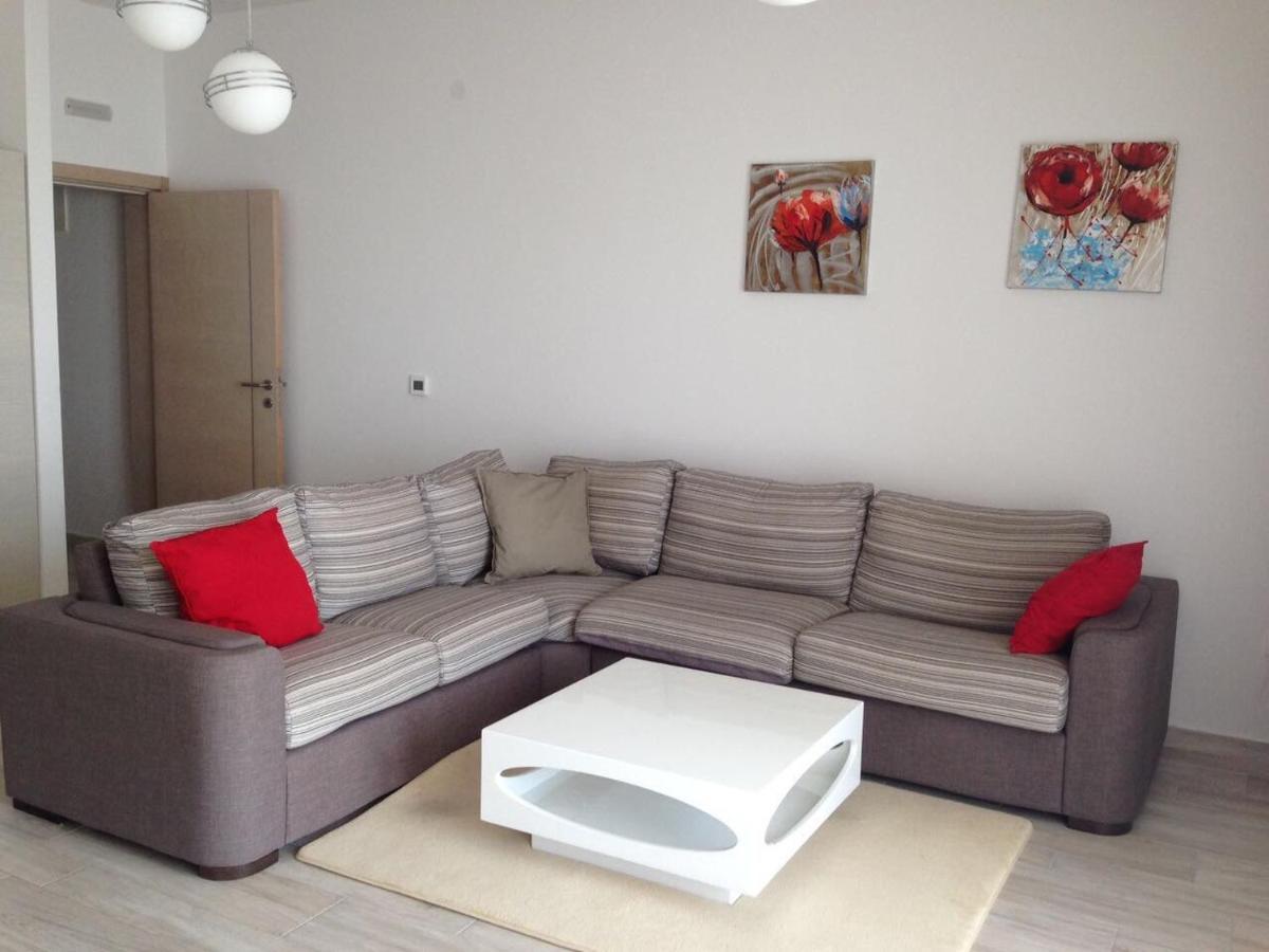 Sky Fort Apartments โดบราวอดา ภายนอก รูปภาพ
