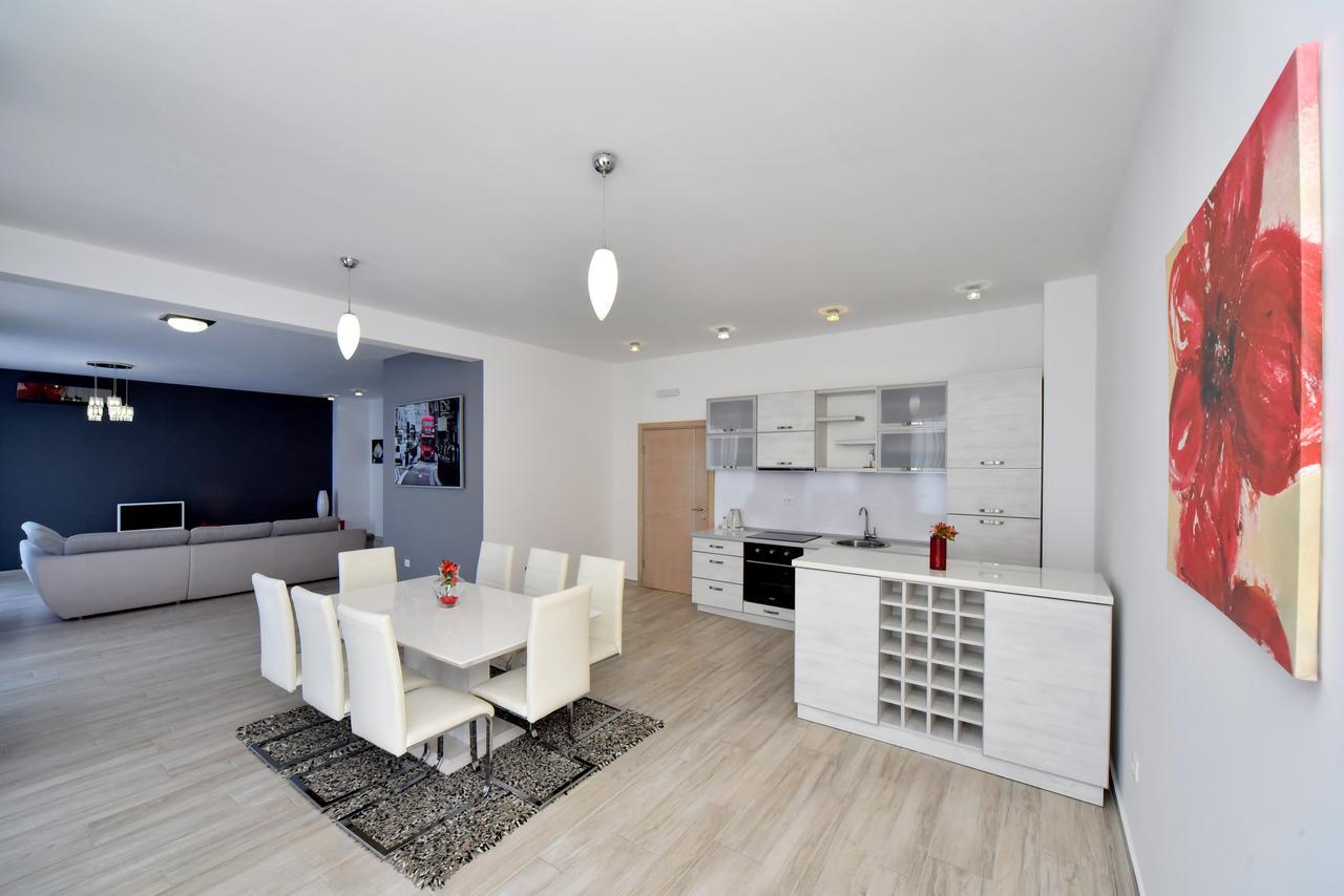 Sky Fort Apartments โดบราวอดา ภายนอก รูปภาพ