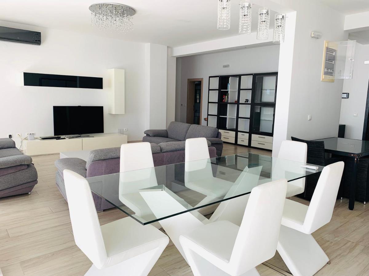 Sky Fort Apartments โดบราวอดา ภายนอก รูปภาพ