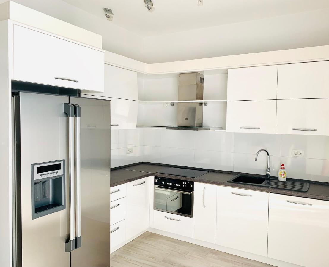 Sky Fort Apartments โดบราวอดา ภายนอก รูปภาพ